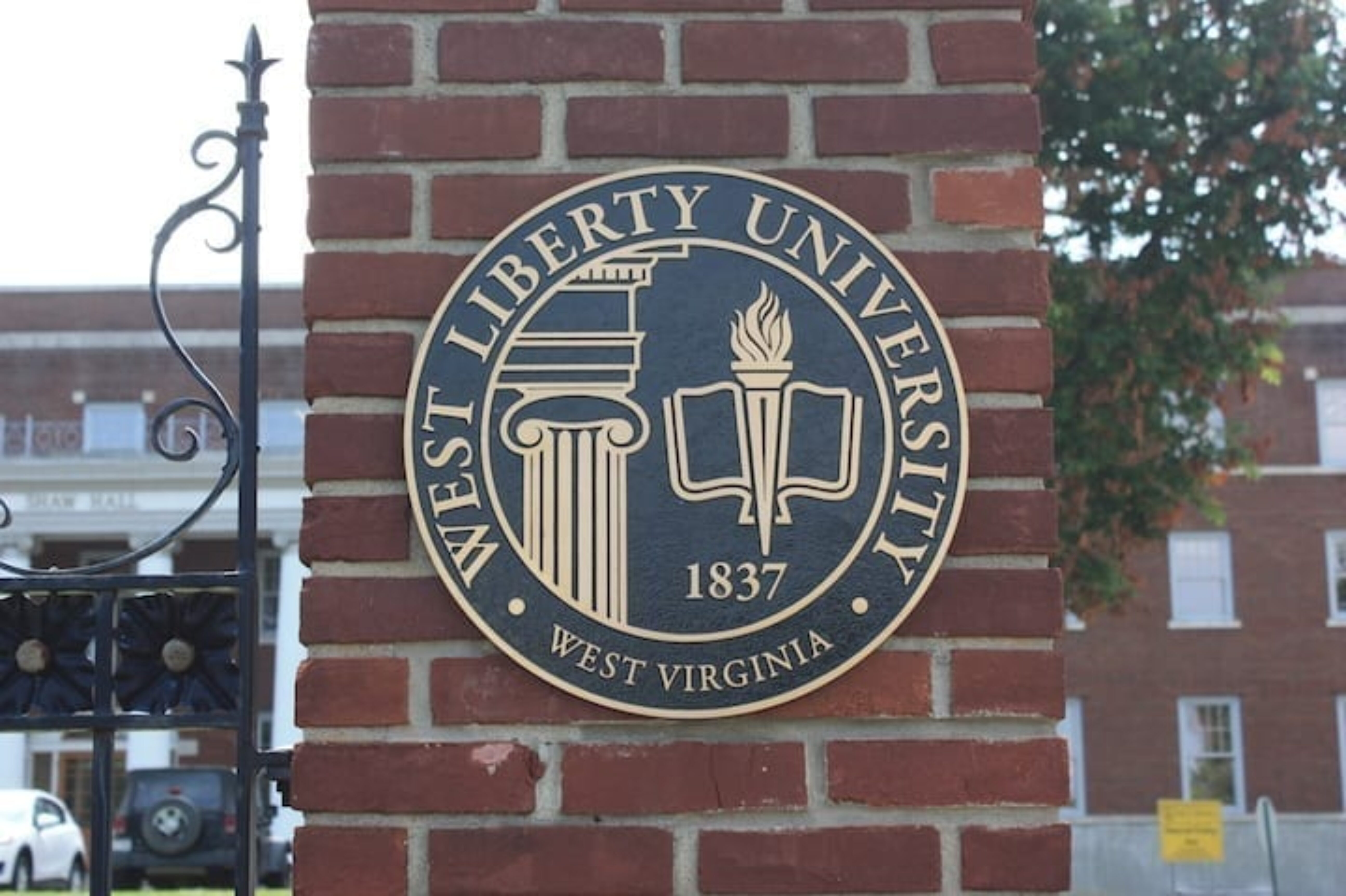 WLU-Gate-And-Seal-4